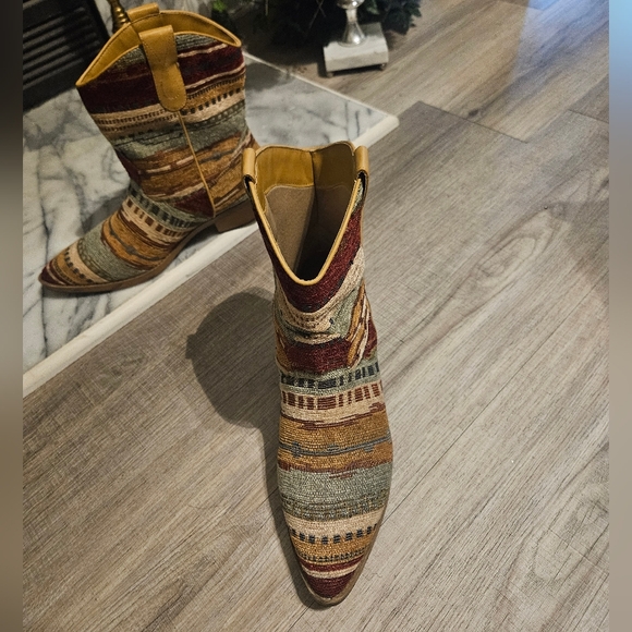 Cowboy boots! 🐎 - Picture 8 of 9